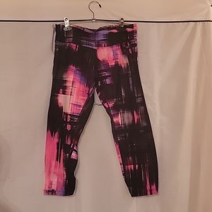 NWOT Calvin Klein Cropped WorkOut Leggings